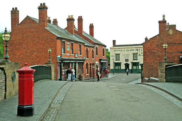 ImagesBirmingham/Birmingham P L Chadwick Black_Country_Living_Museum_main_village_street.jpg